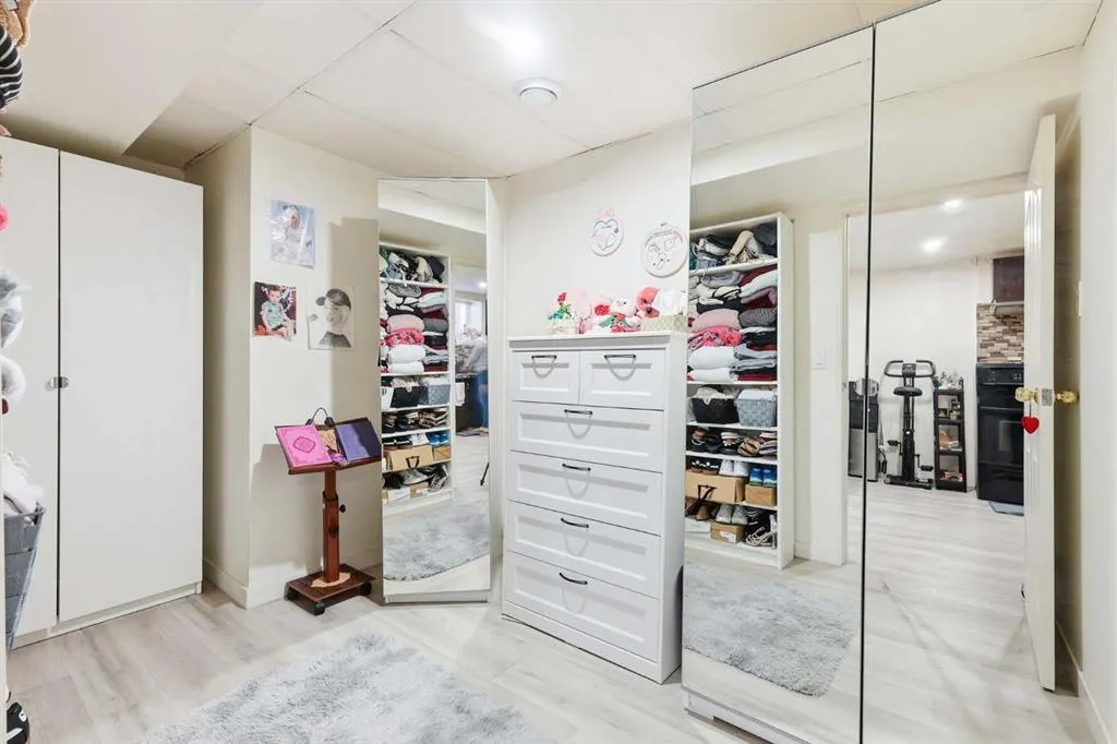 419 Whiteview Close NE