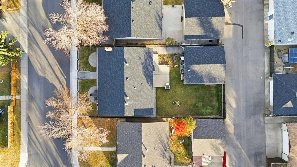 419 Whiteview Close NE