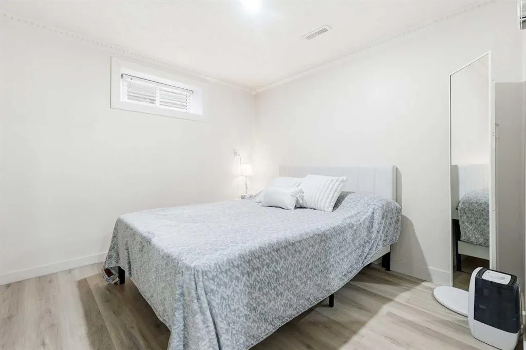 419 Whiteview Close NE