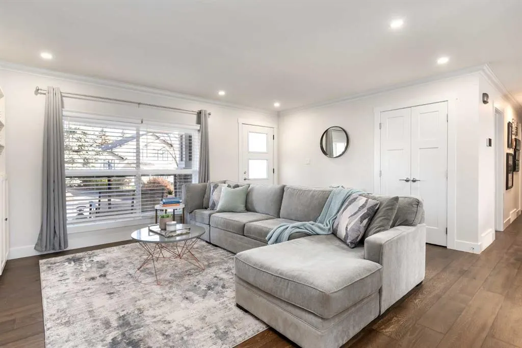 89 Woodlark Drive SW