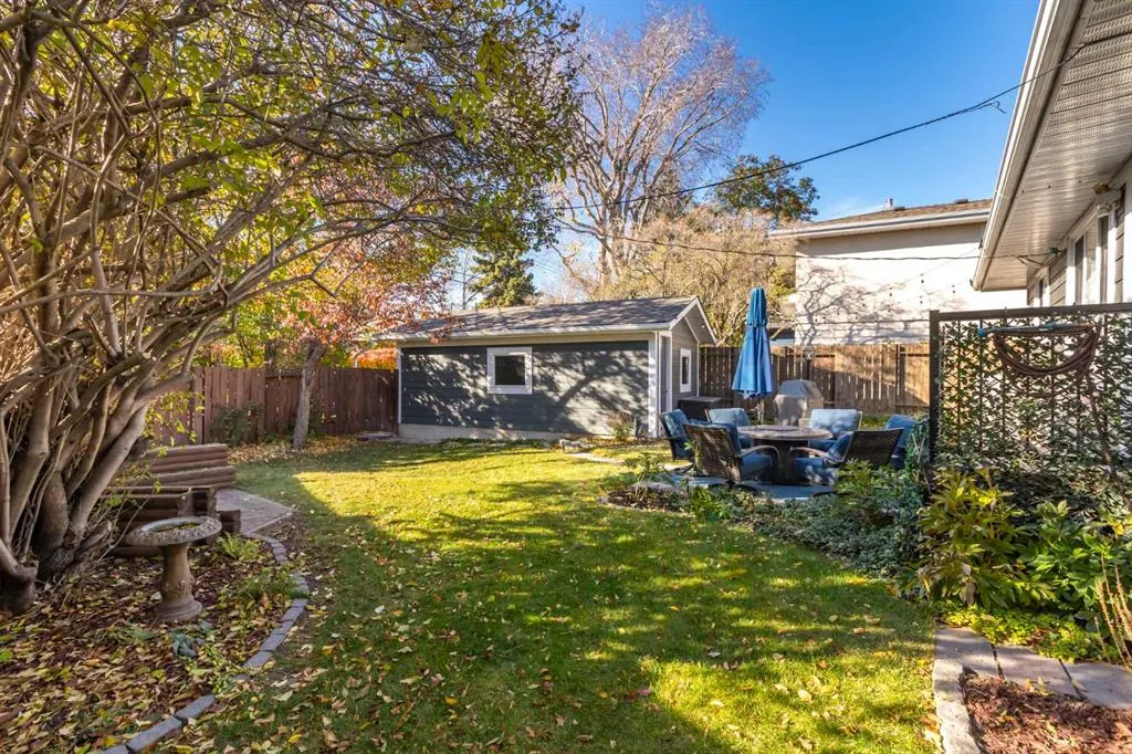 89 Woodlark Drive SW