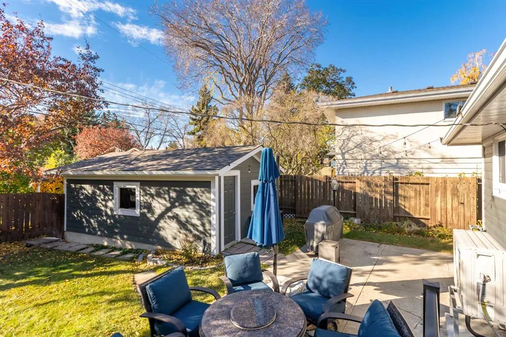 89 Woodlark Drive SW