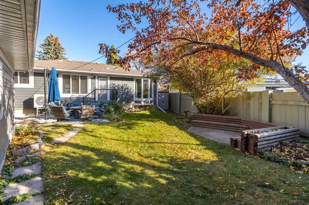 89 Woodlark Drive SW