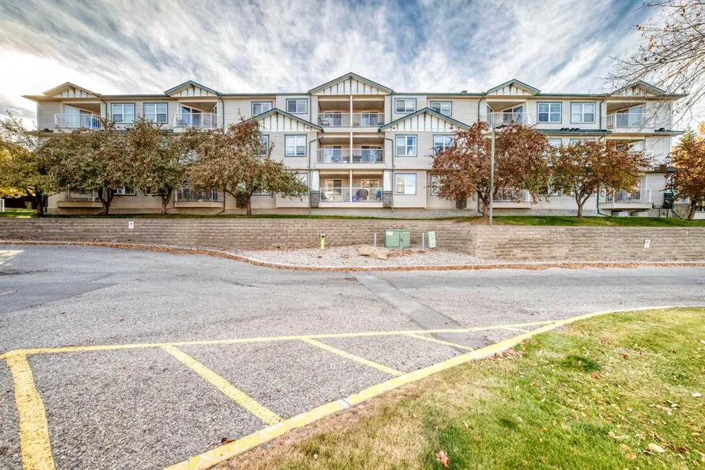 11 Somervale View SW, #306