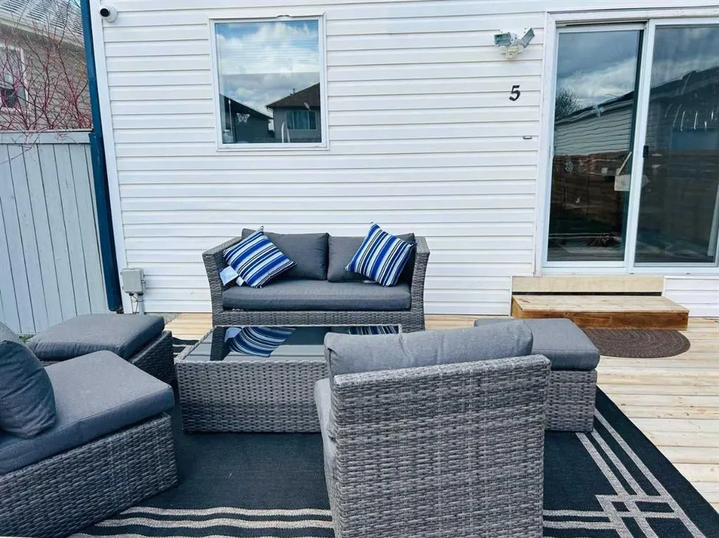 5 Coville Gardens NE