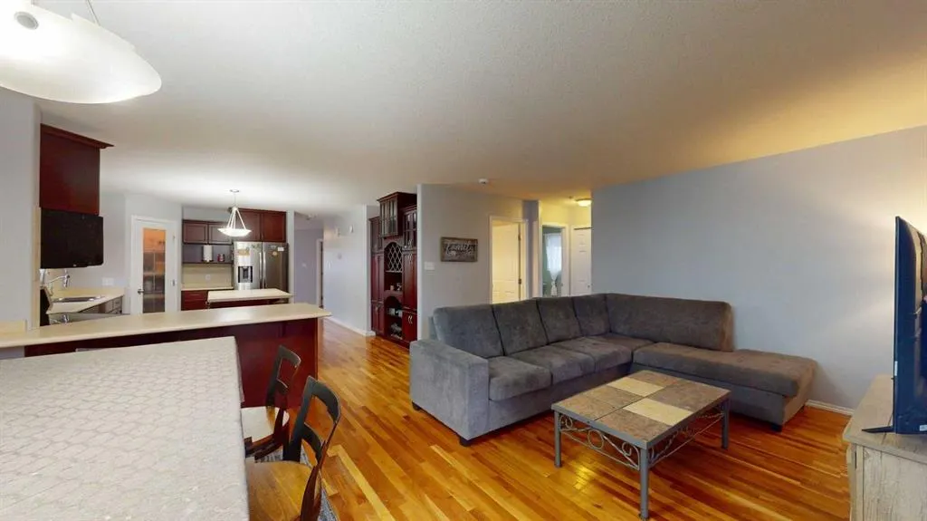 333 Lindstrom Crescent