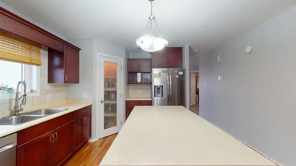 333 Lindstrom Crescent