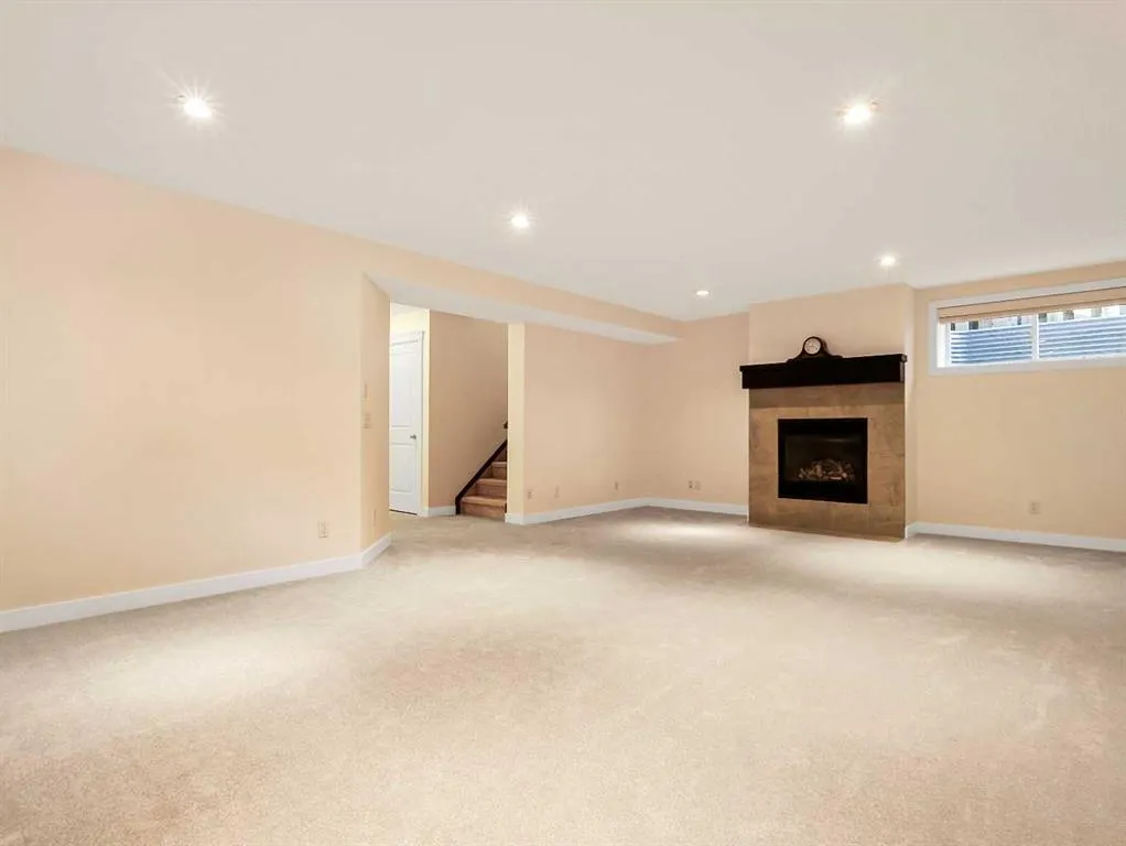 50 Elgin Meadows Green SE