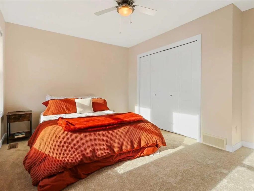 50 Elgin Meadows Green SE