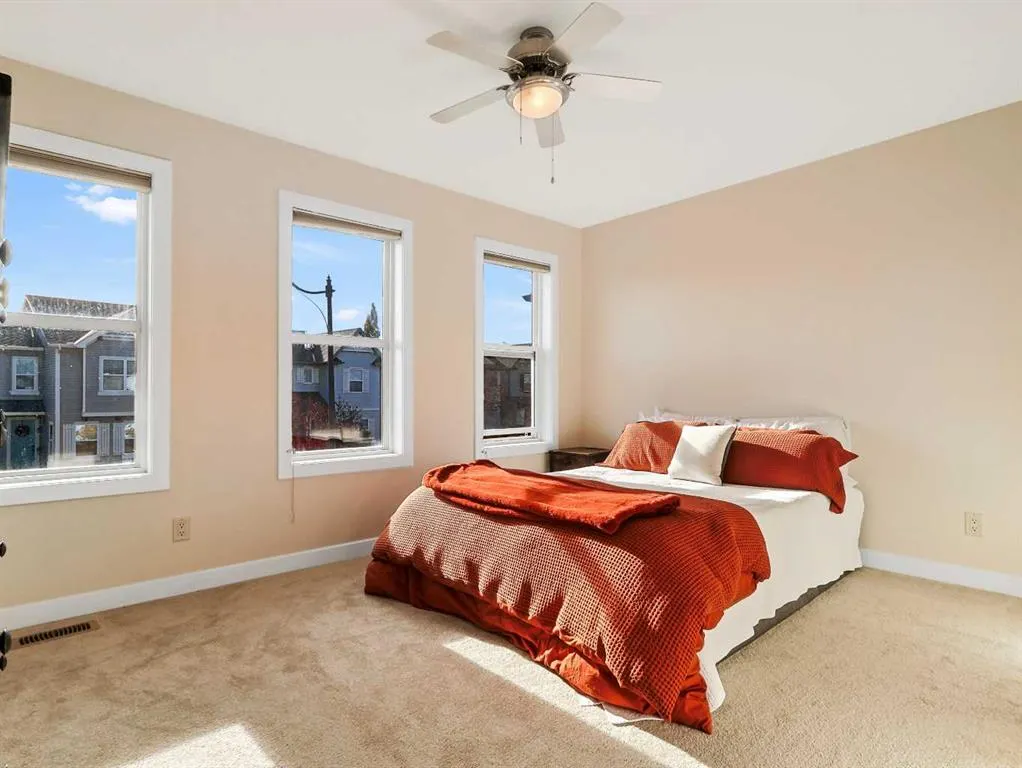 50 Elgin Meadows Green SE