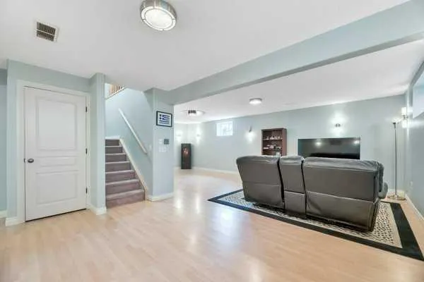 196 Camden Place