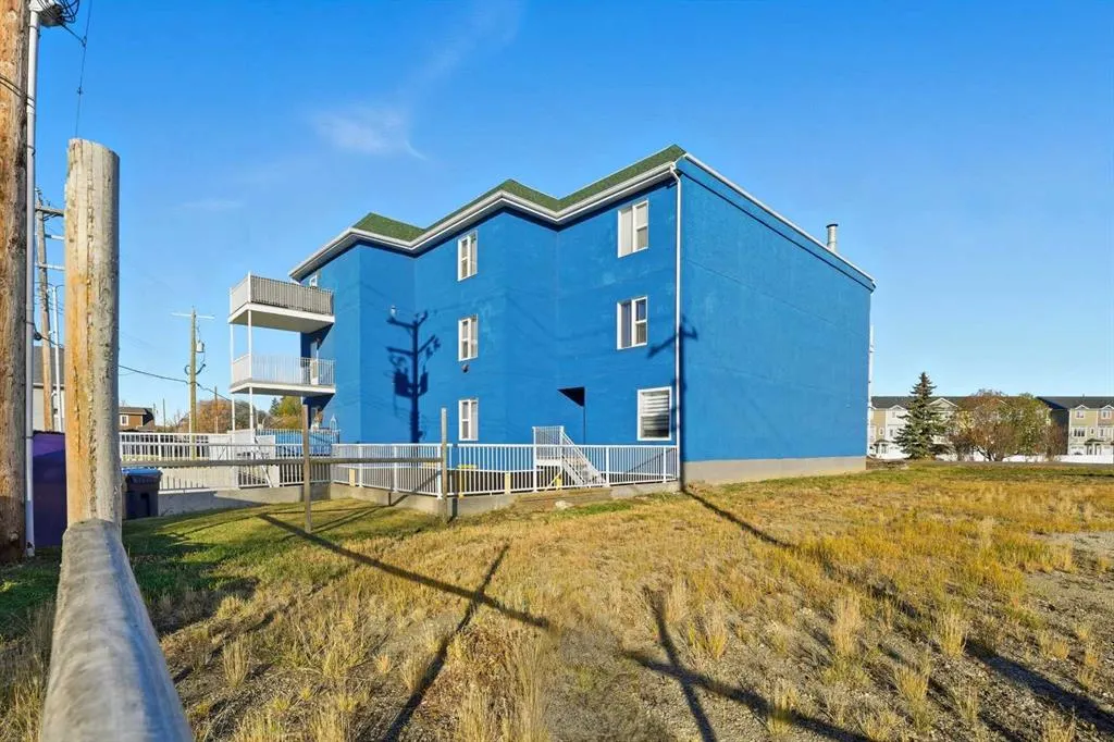 5135 Lakeshore Drive, #208