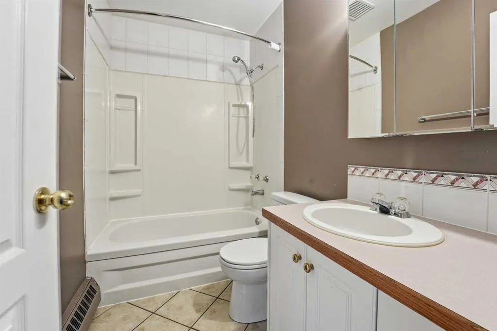 5135 Lakeshore Drive, #208