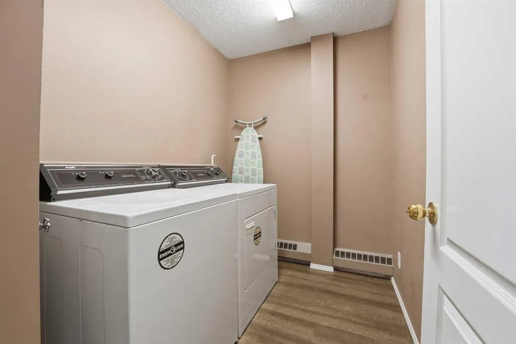 5135 Lakeshore Drive, #208