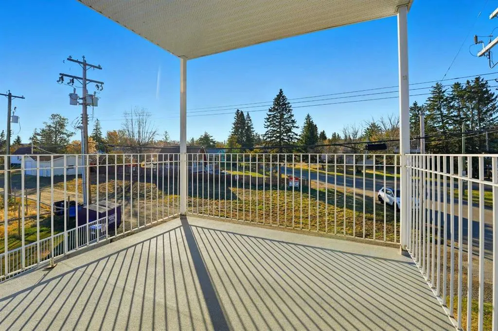 5135 Lakeshore Drive, #208