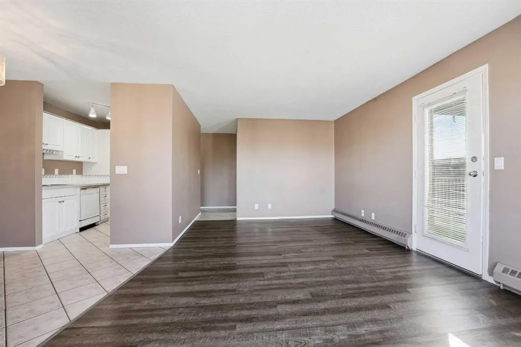 5135 Lakeshore Drive, #208