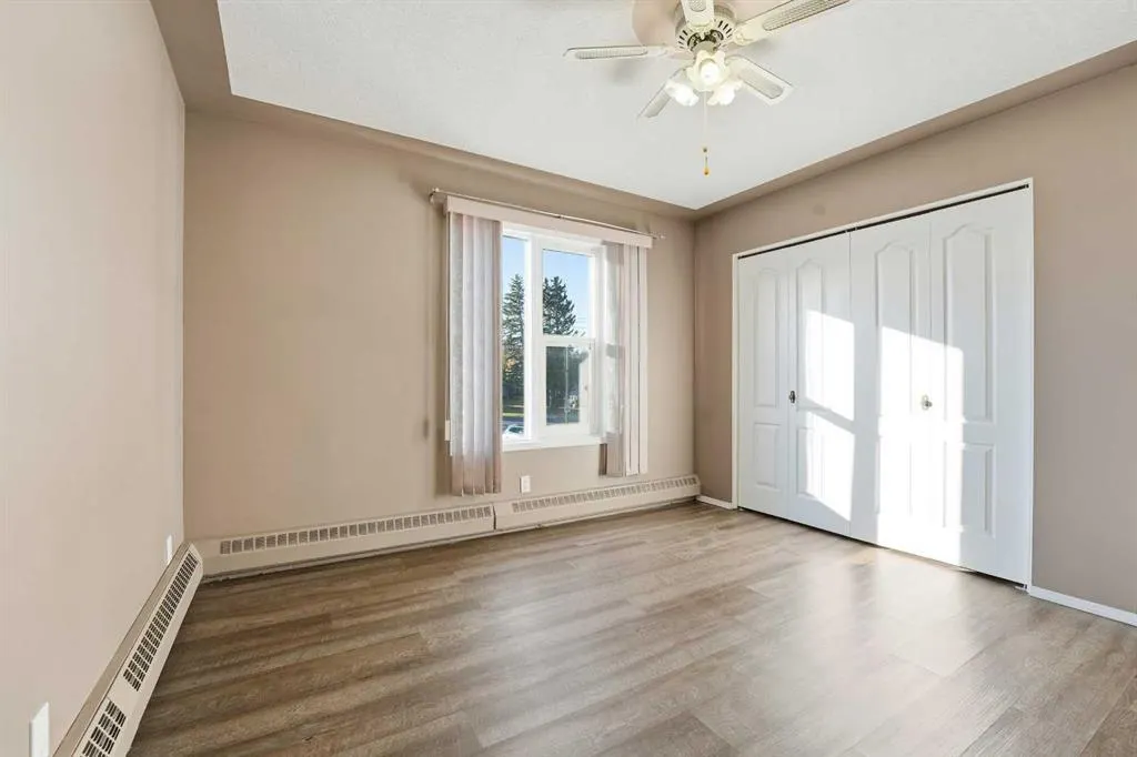 5135 Lakeshore Drive, #208