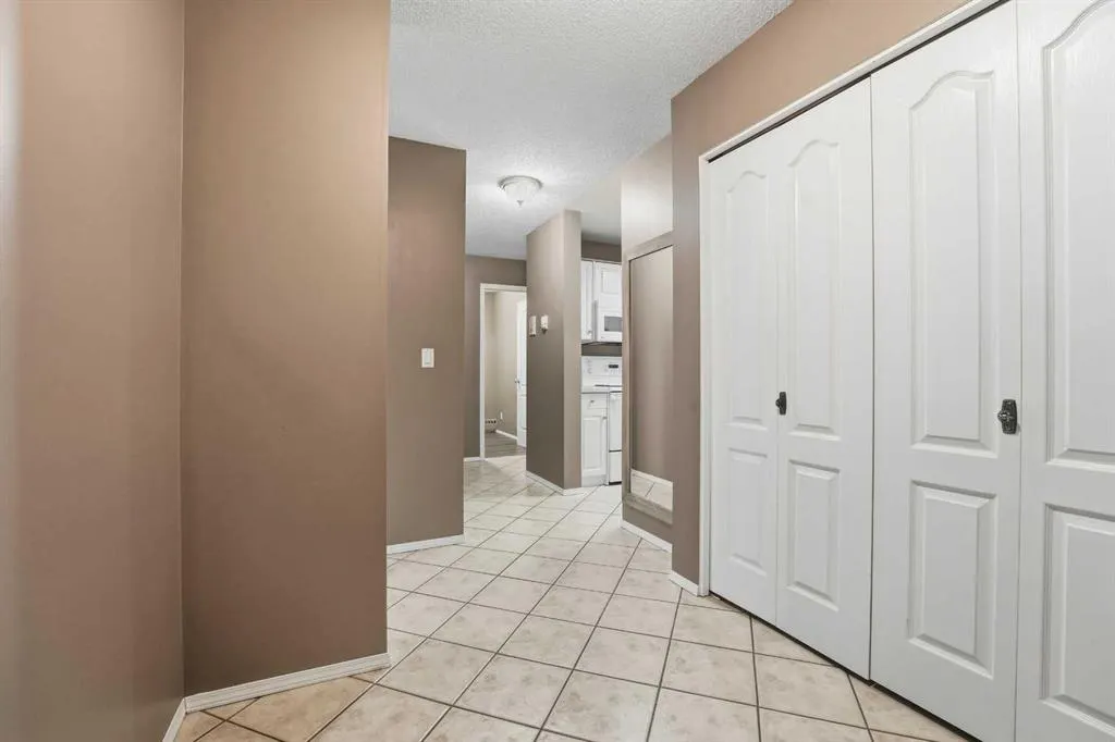 5135 Lakeshore Drive, #208