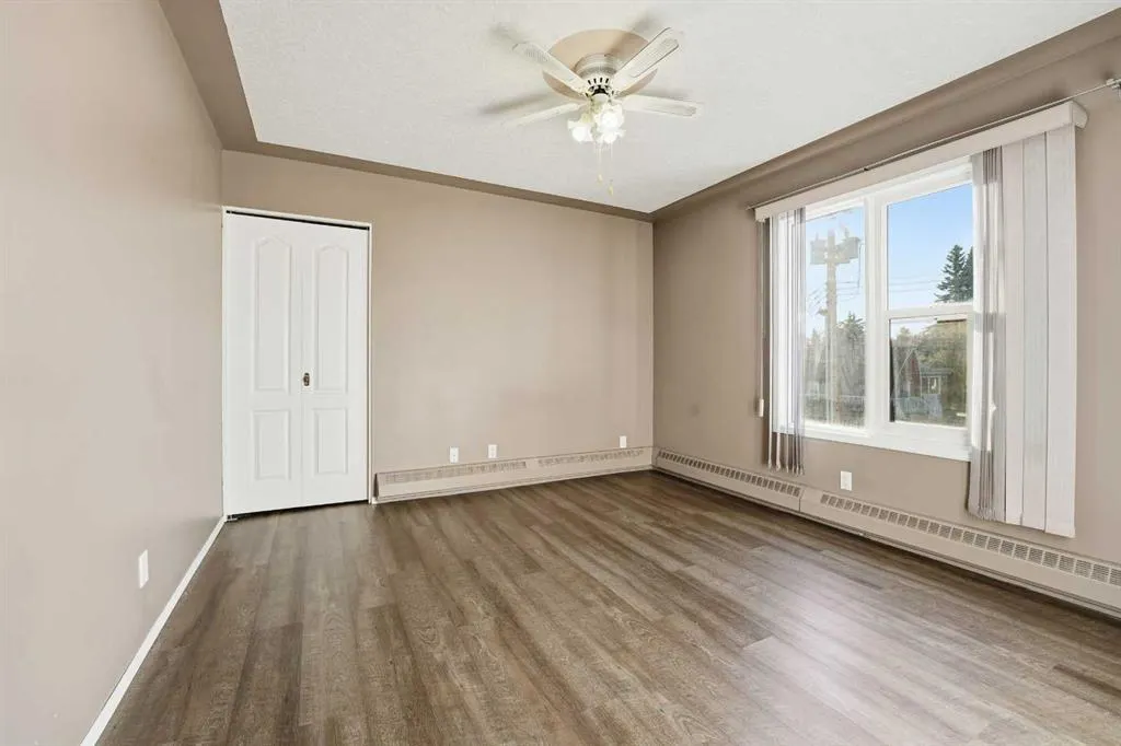5135 Lakeshore Drive, #208