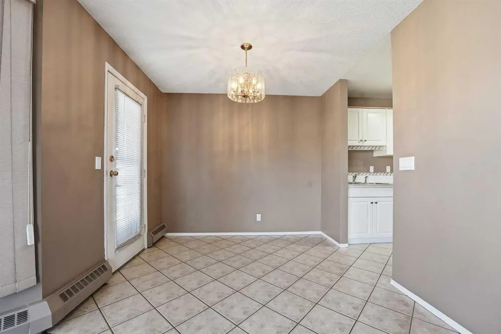 5135 Lakeshore Drive, #208
