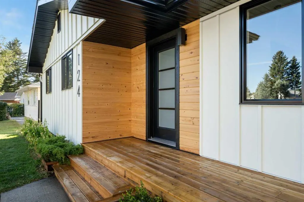 124 Gainsborough Drive SW