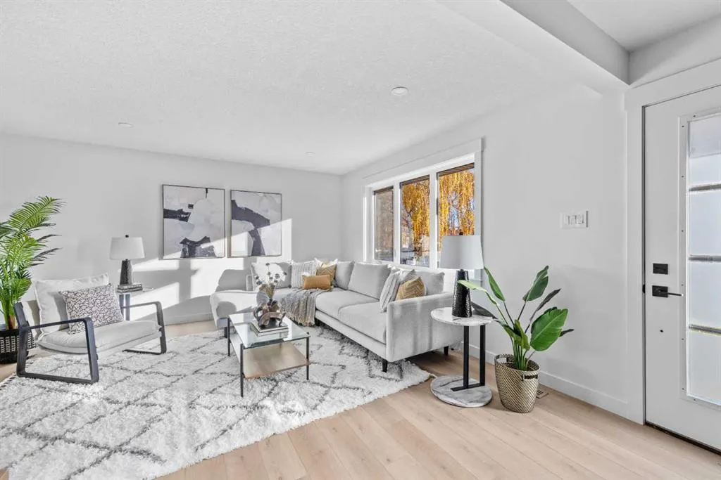 124 Gainsborough Drive SW