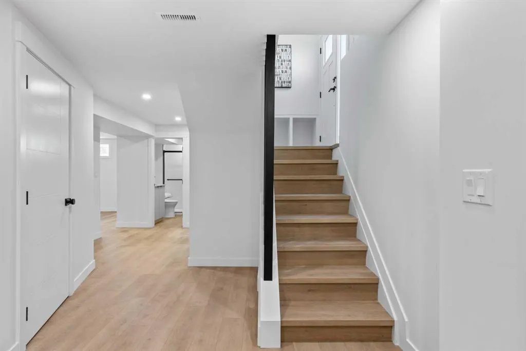 124 Gainsborough Drive SW