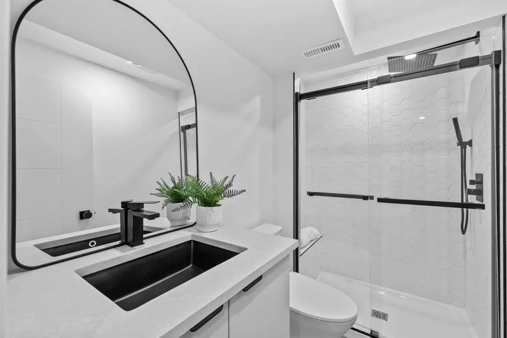 124 Gainsborough Drive SW