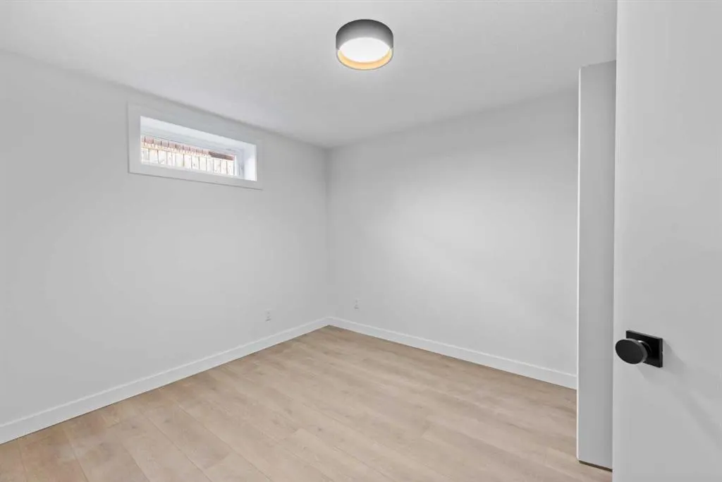 124 Gainsborough Drive SW