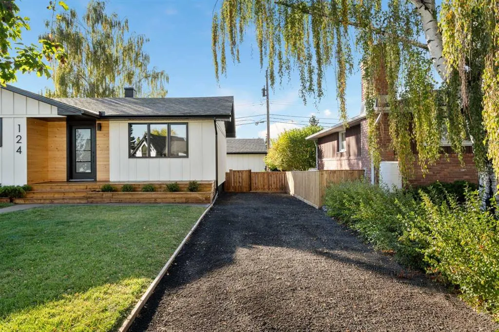 124 Gainsborough Drive SW