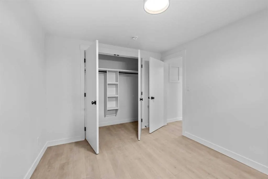 124 Gainsborough Drive SW