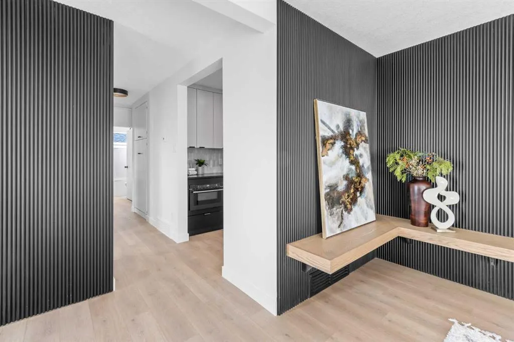 124 Gainsborough Drive SW