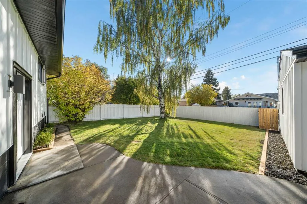 124 Gainsborough Drive SW