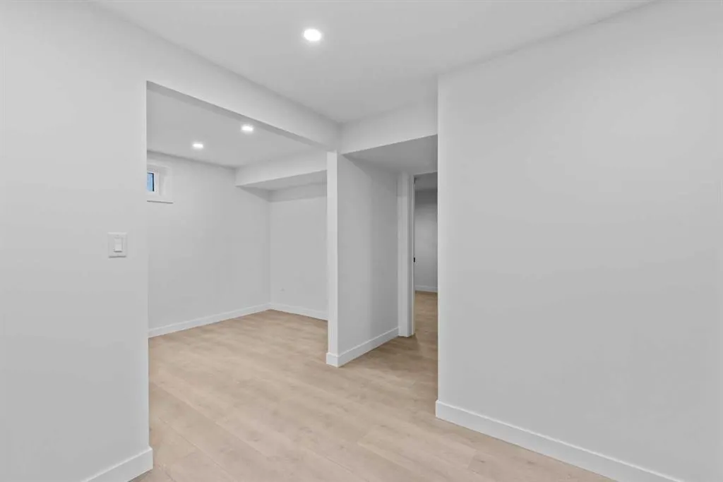 124 Gainsborough Drive SW