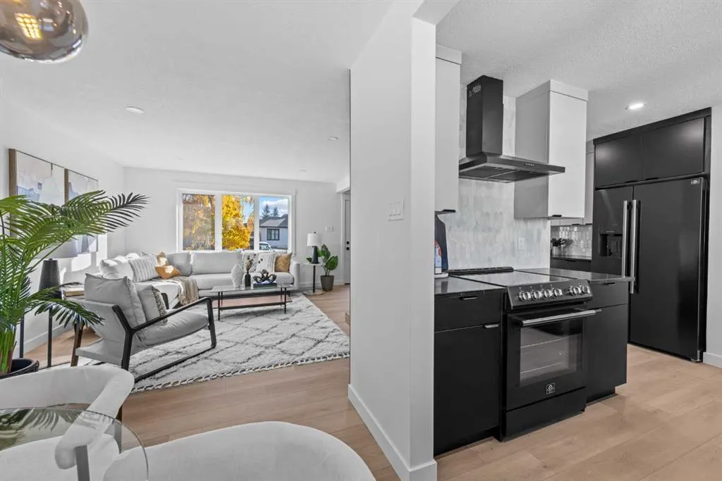 124 Gainsborough Drive SW