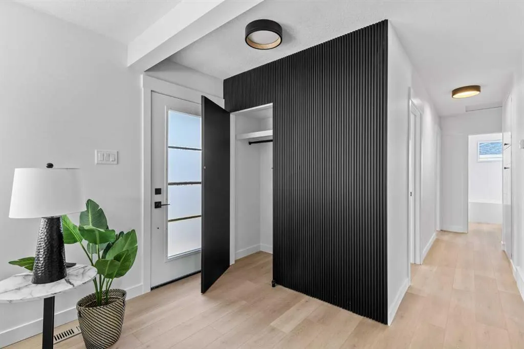 124 Gainsborough Drive SW