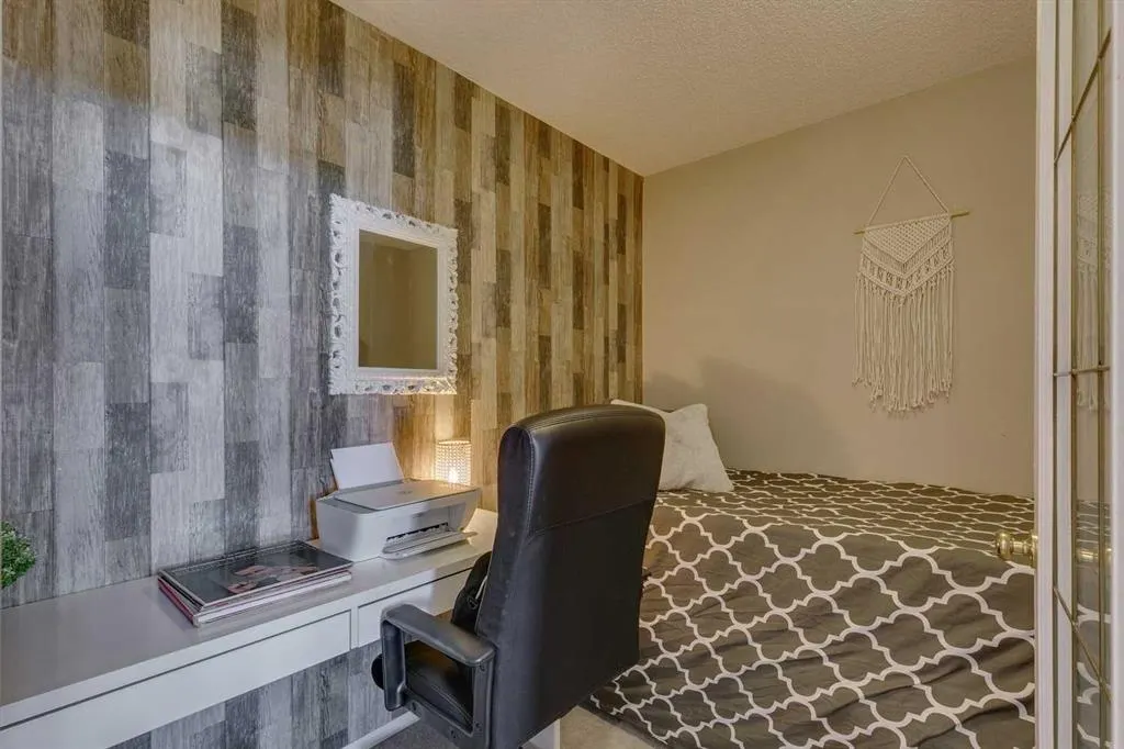 7 Harvest Gold Manor NE, #305
