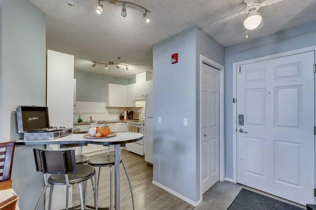 7 Harvest Gold Manor NE, #305