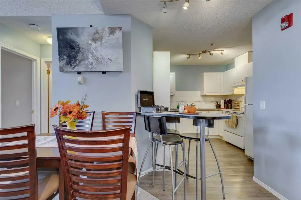 7 Harvest Gold Manor NE, #305