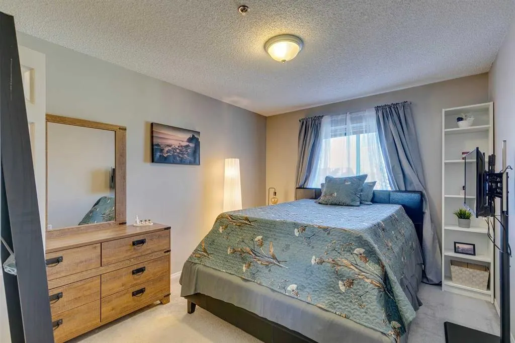 7 Harvest Gold Manor NE, #305