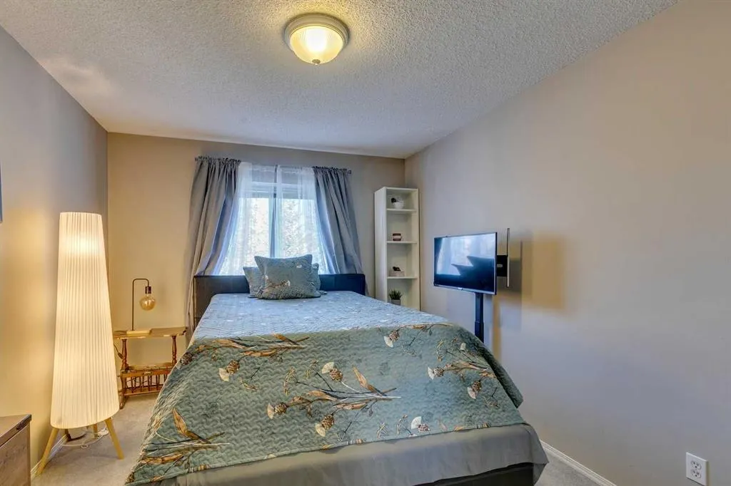 7 Harvest Gold Manor NE, #305