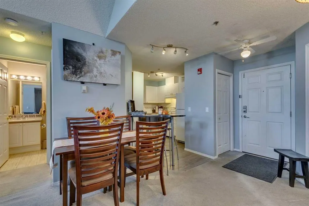 7 Harvest Gold Manor NE, #305