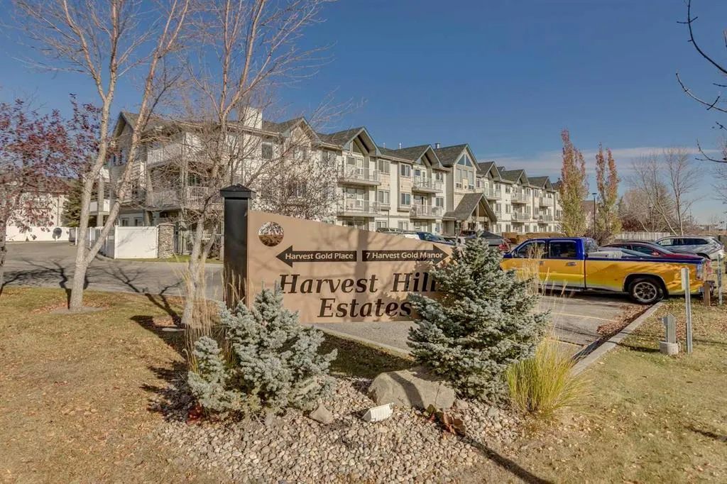 7 Harvest Gold Manor NE, #305