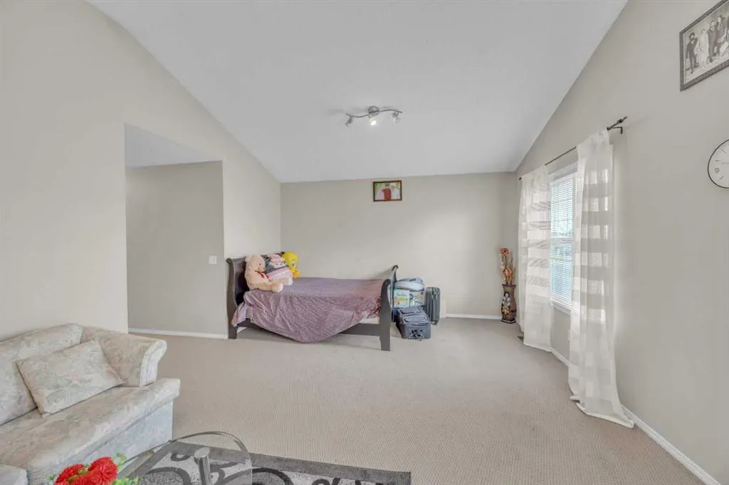 814 Copperfield Boulevard SE