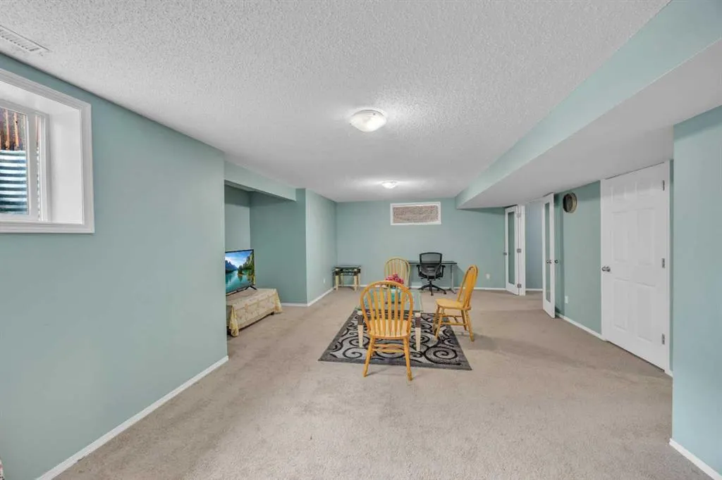 814 Copperfield Boulevard SE