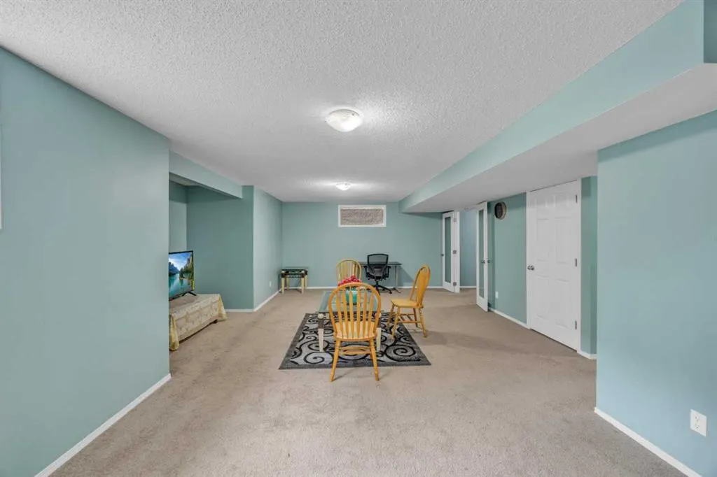 814 Copperfield Boulevard SE