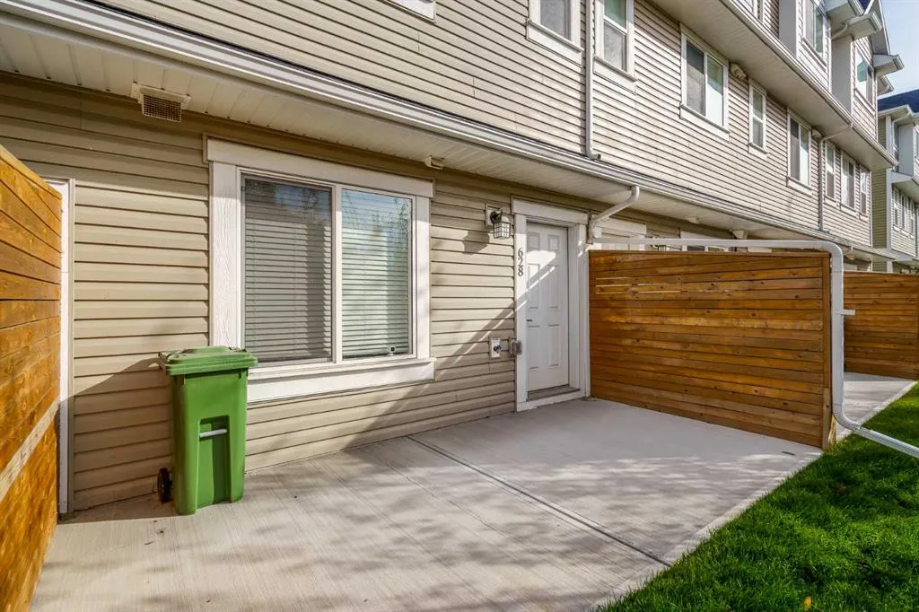 628 Copperstone Manor SE