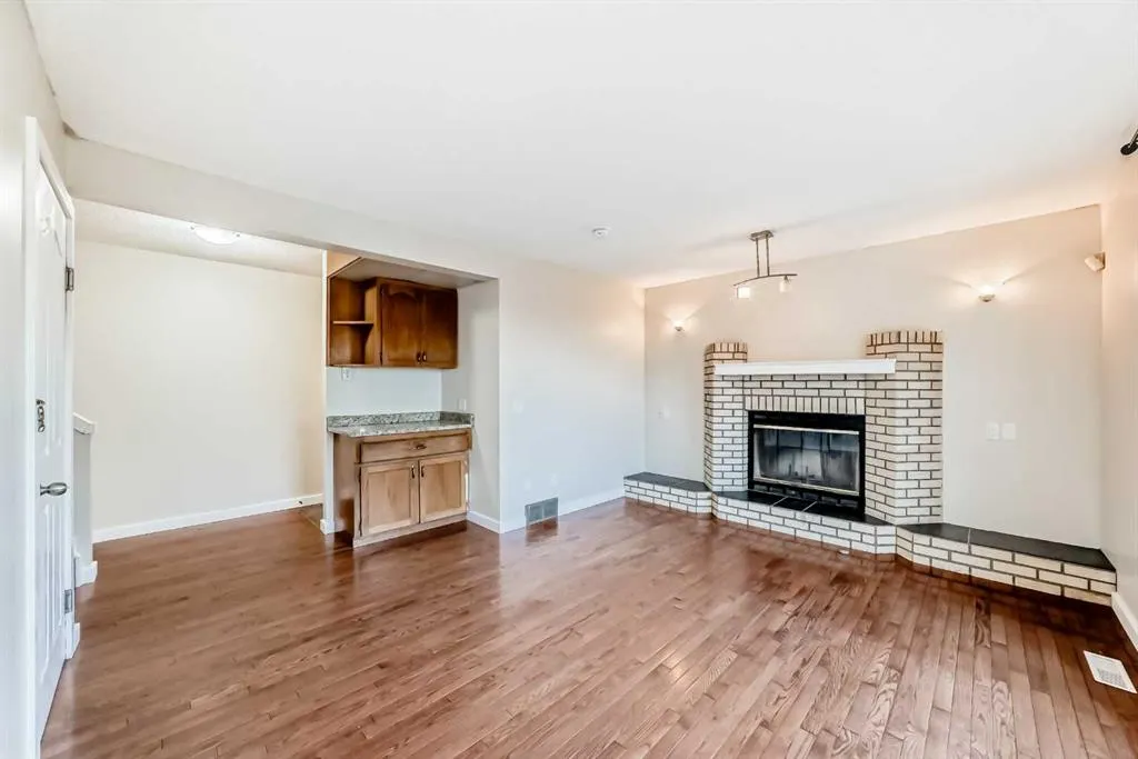 2740 Signal Hill Drive SW