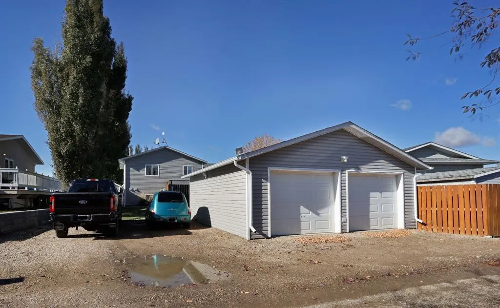305 3 Street W