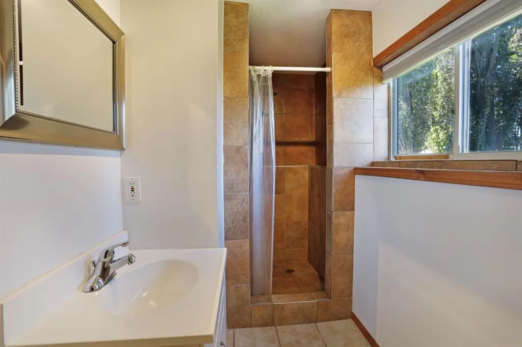 305 3 Street W